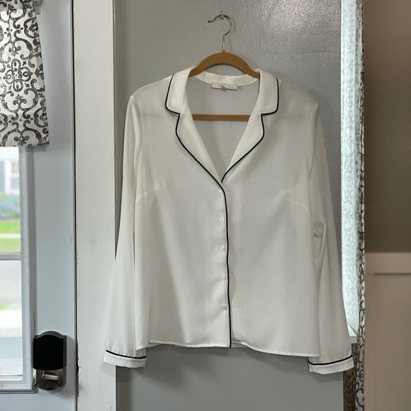 Wayf semi sheer Pajama style button front blouse size medium - Picture 4 of 7